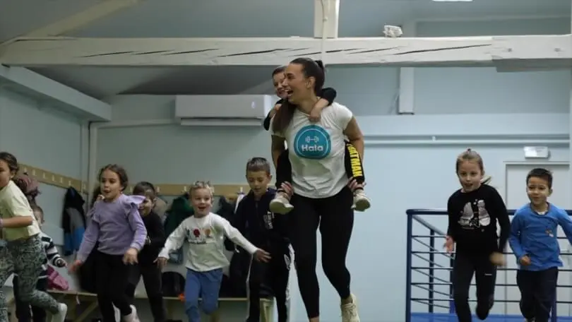 Slika uspjeha oproravka i radosne djece u Hala centru